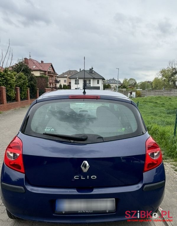 2009' Renault Clio photo #4