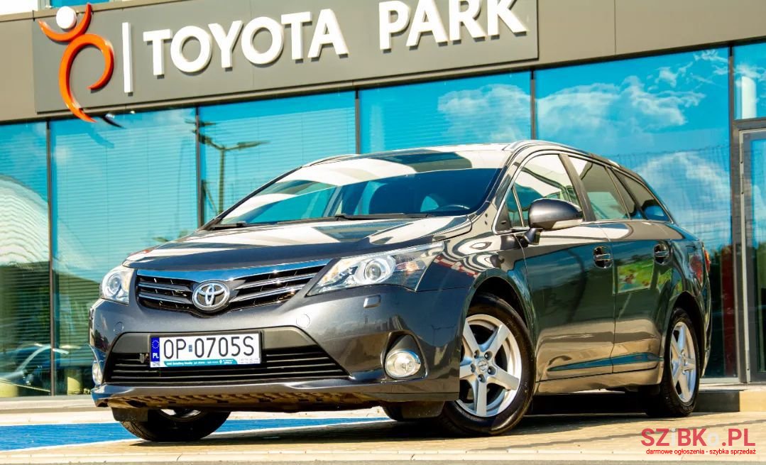 2012' Toyota Avensis photo #2