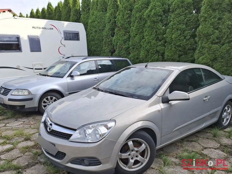2007' Opel Astra Twintop photo #2
