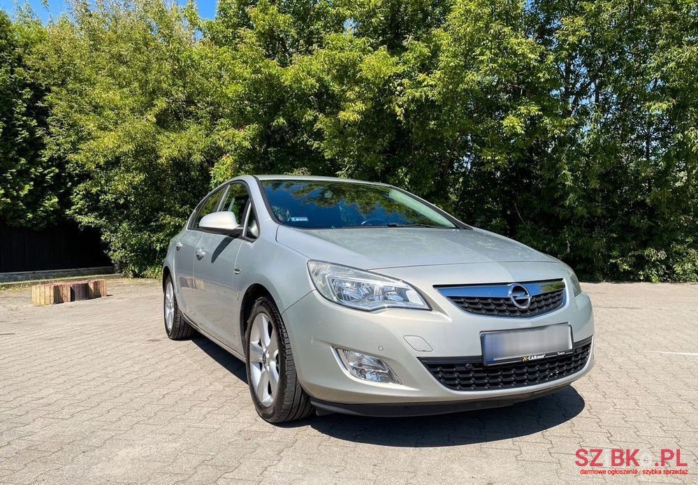 2009' Opel Astra 1.6 Cosmo photo #2