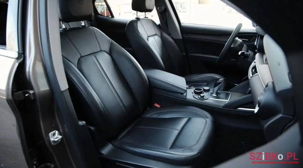 2020' Alfa Romeo Stelvio photo #6