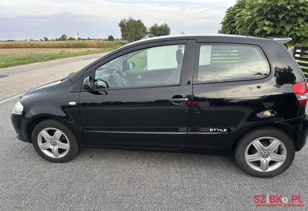 2011' Volkswagen Fox photo #2
