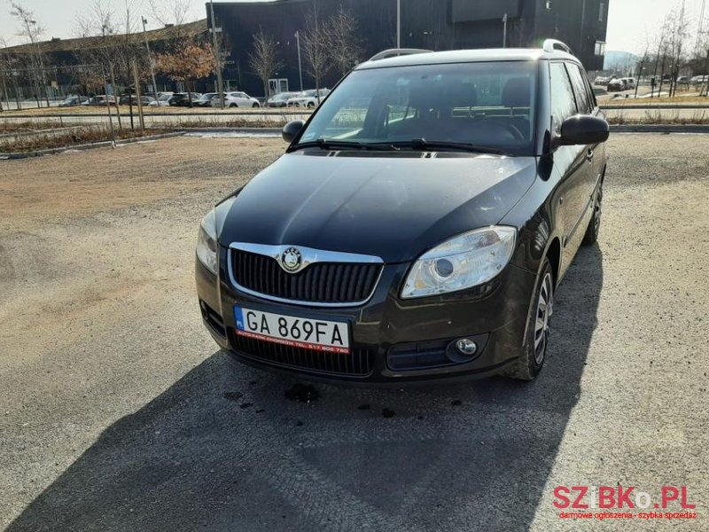 2008' Skoda Fabia Combi photo #2