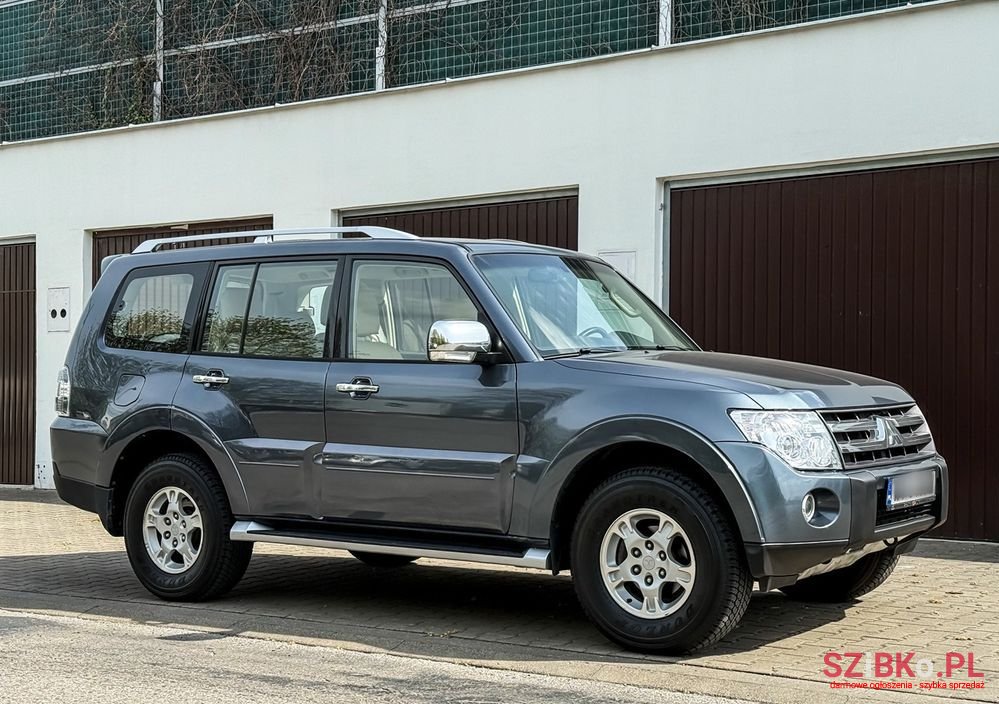 2007' Mitsubishi Pajero photo #4