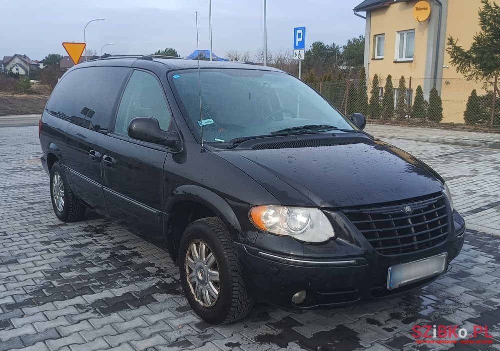 2007' Chrysler Town & Country photo #1