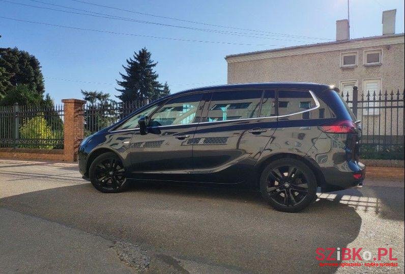 2014' Opel Zafira photo #1