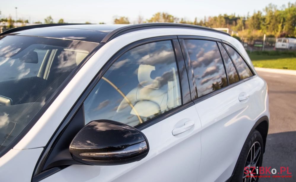 2017' Mercedes-Benz GLC photo #3