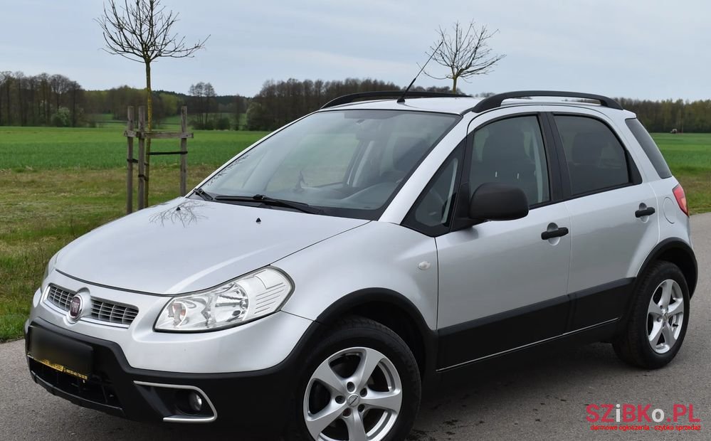 2011' Fiat Sedici photo #4