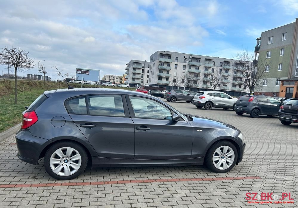 2008' BMW 1 Series 116I photo #4