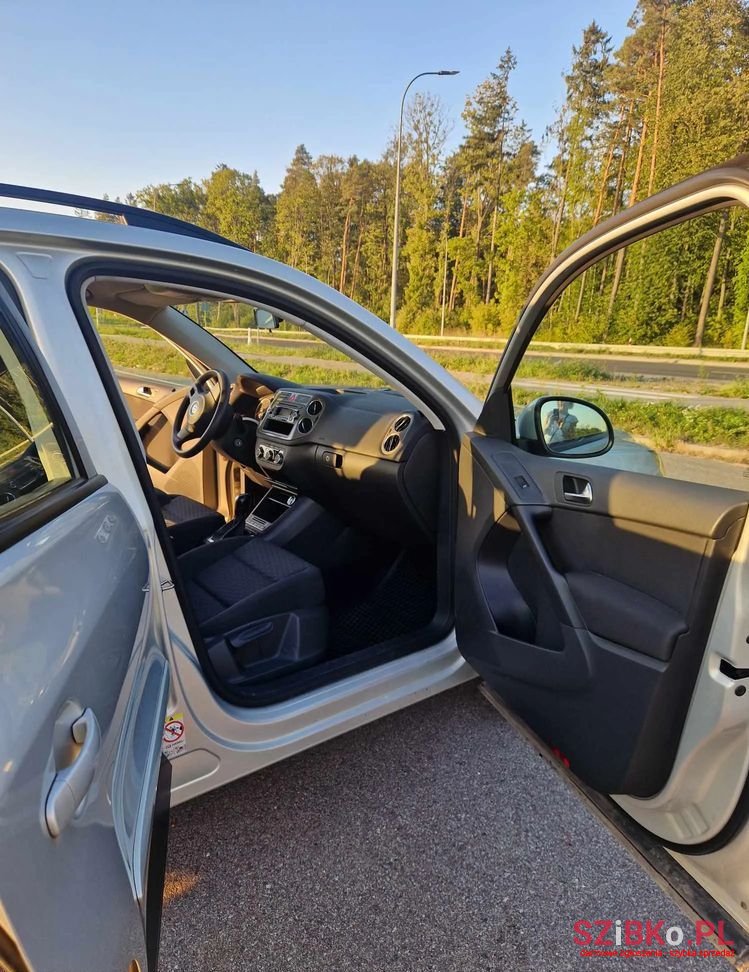 2010' Volkswagen Tiguan photo #6