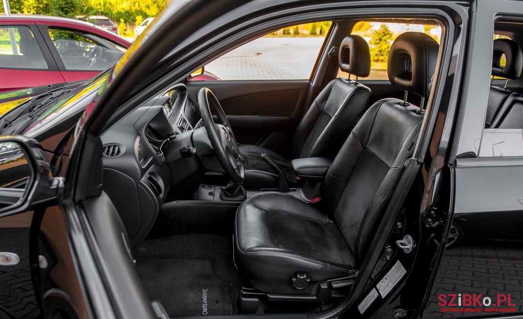 2005' Mitsubishi Outlander photo #6