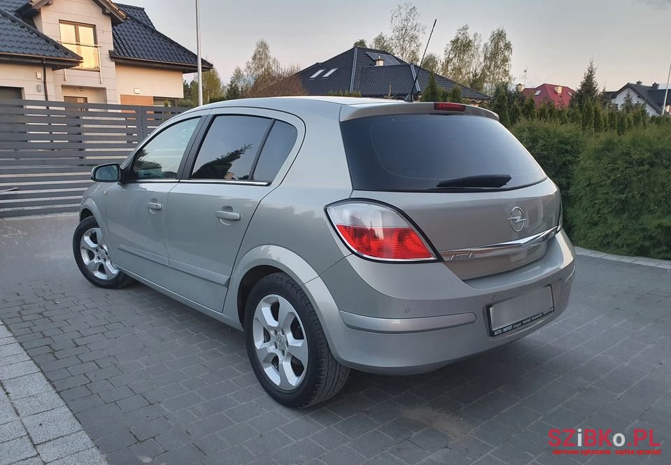 2005' Opel Astra photo #4
