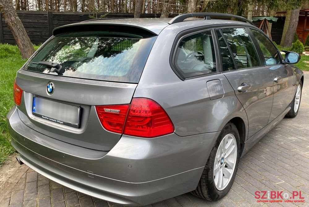 2009' BMW 3 Series 320I Touring photo #4