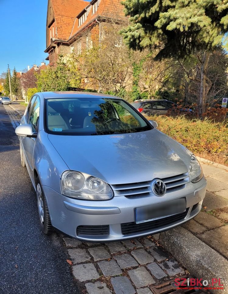 2004' Volkswagen Golf photo #5