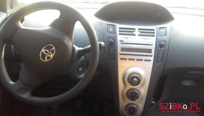 2006' Toyota Yaris photo #2