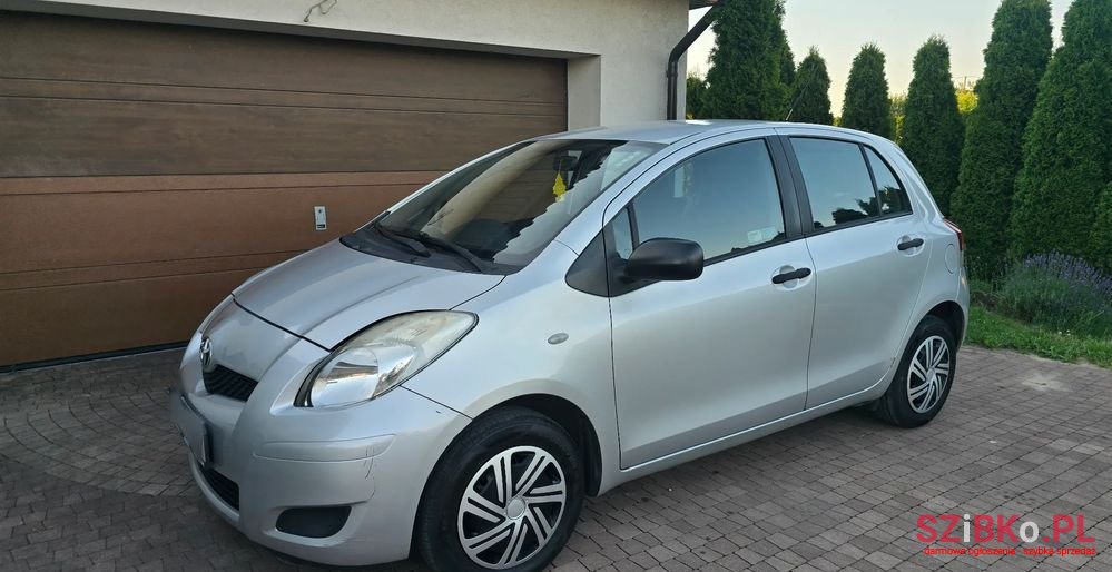 2010' Toyota Yaris 1.0 Luna Start photo #3