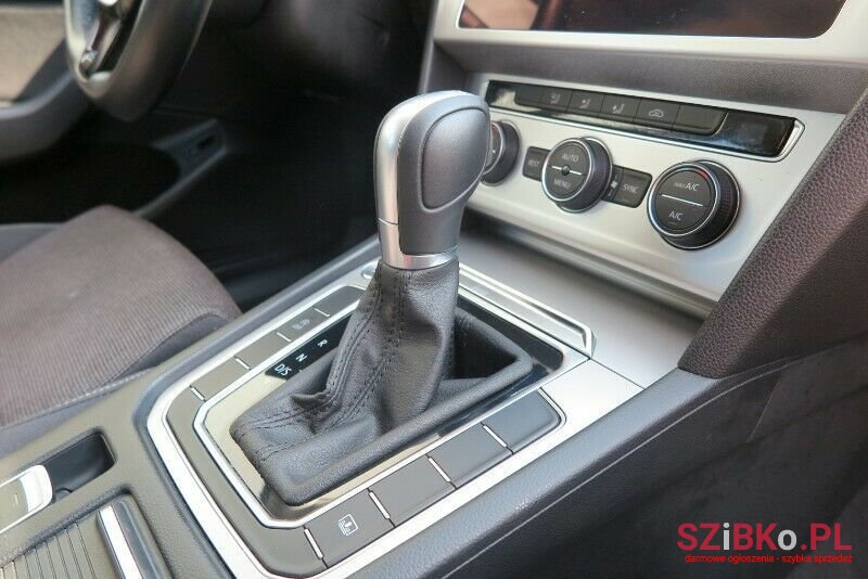 2018' Volkswagen Passat photo #4