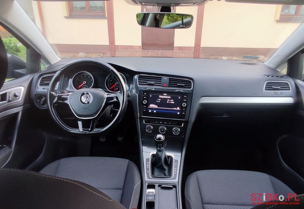 2019' Volkswagen Golf photo #3