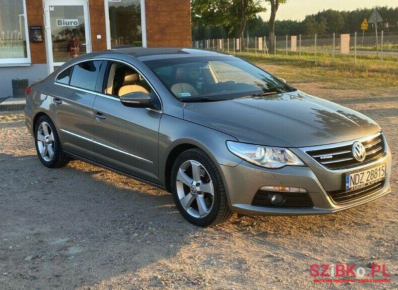 2009' Volkswagen Passat photo #1