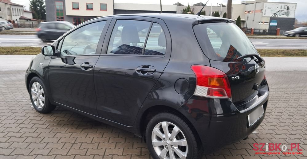 2009' Toyota Yaris photo #4