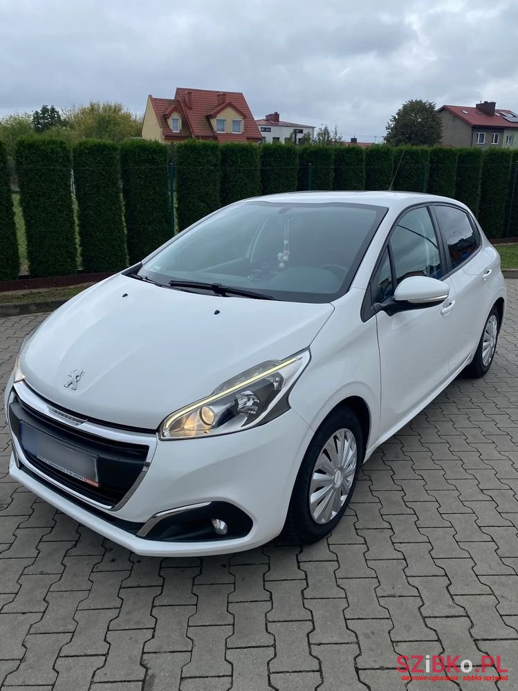 2017' Peugeot 208 1.2 Puretech Allure photo #2