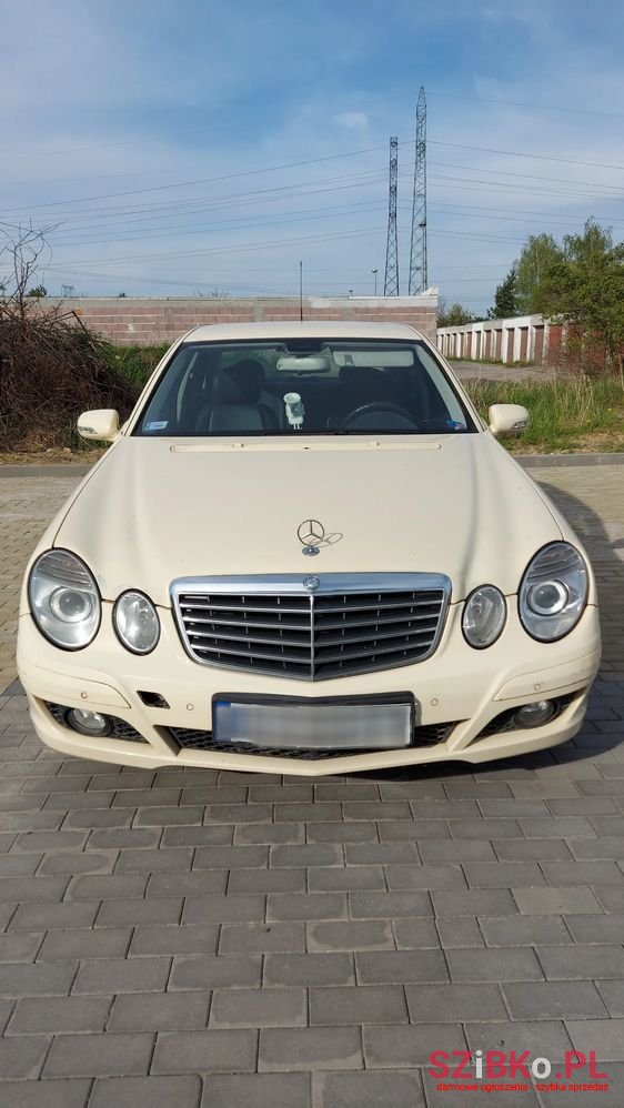 2008' Mercedes-Benz E-Class 200 Cdi photo #2