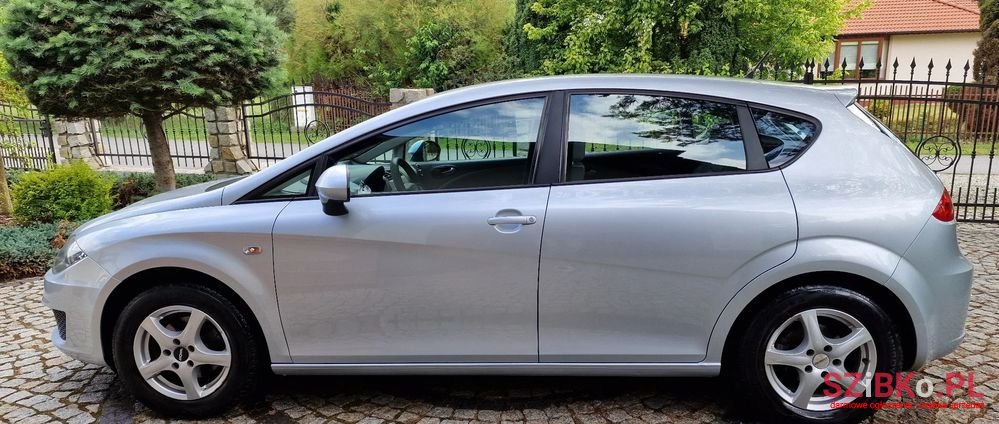 2009' SEAT Leon photo #2