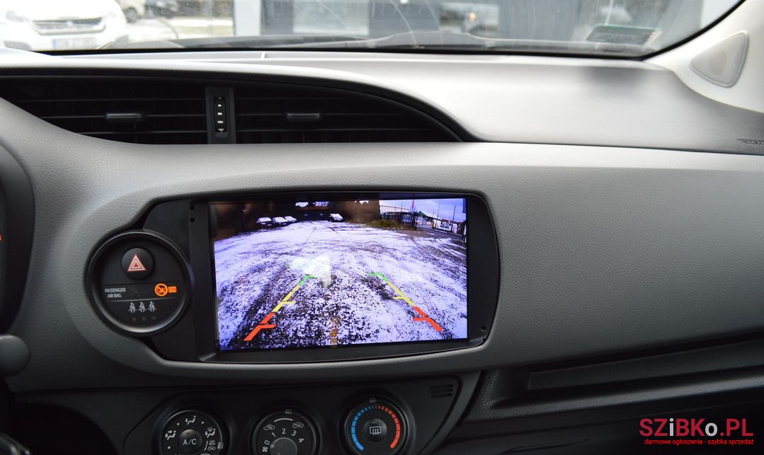 2017' Toyota Yaris photo #5