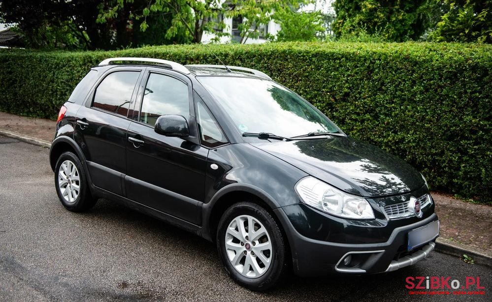 2011' Fiat Sedici photo #3