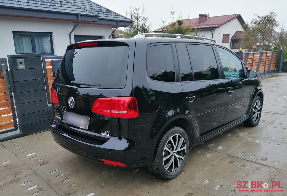 2014' Volkswagen Touran photo #3