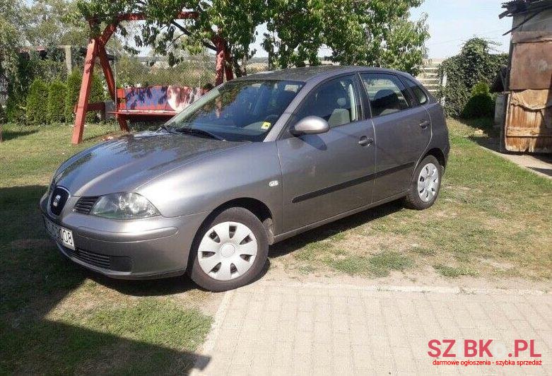 2002' SEAT Ibiza photo #1