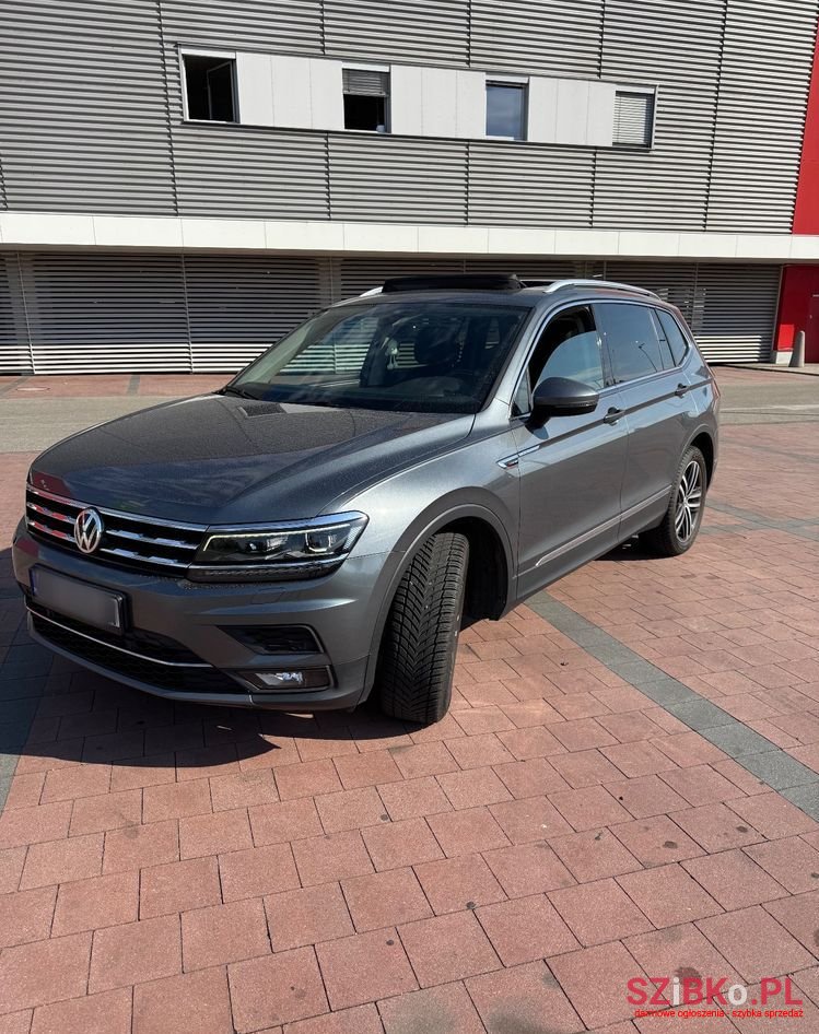 2018' Volkswagen Tiguan Allspace photo #2