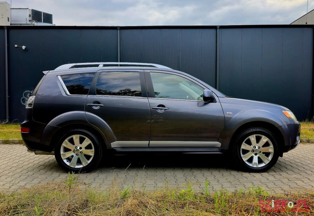 2008' Mitsubishi Outlander photo #1