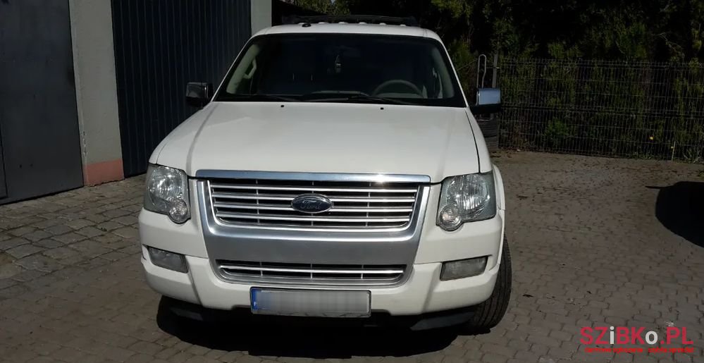 2010' Ford Explorer photo #1