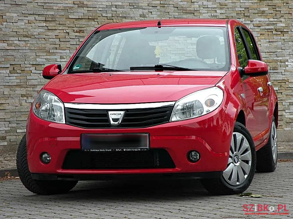 2008' Dacia Sandero photo #1
