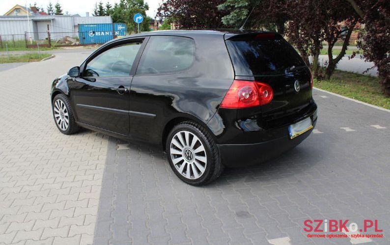 2005' Volkswagen Golf photo #2