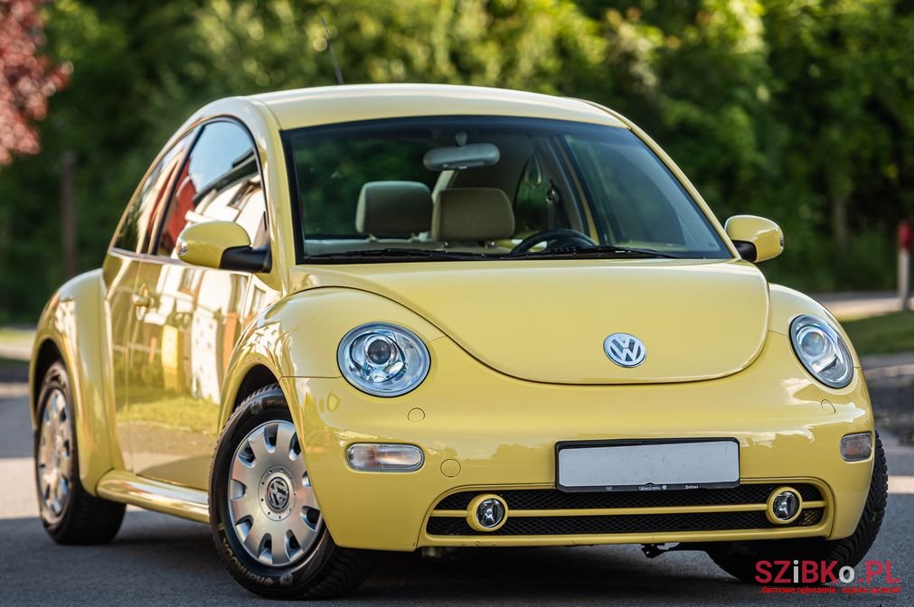 2004' Volkswagen New Beetle photo #2