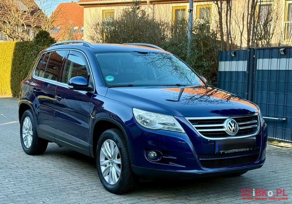 2010' Volkswagen Tiguan photo #2