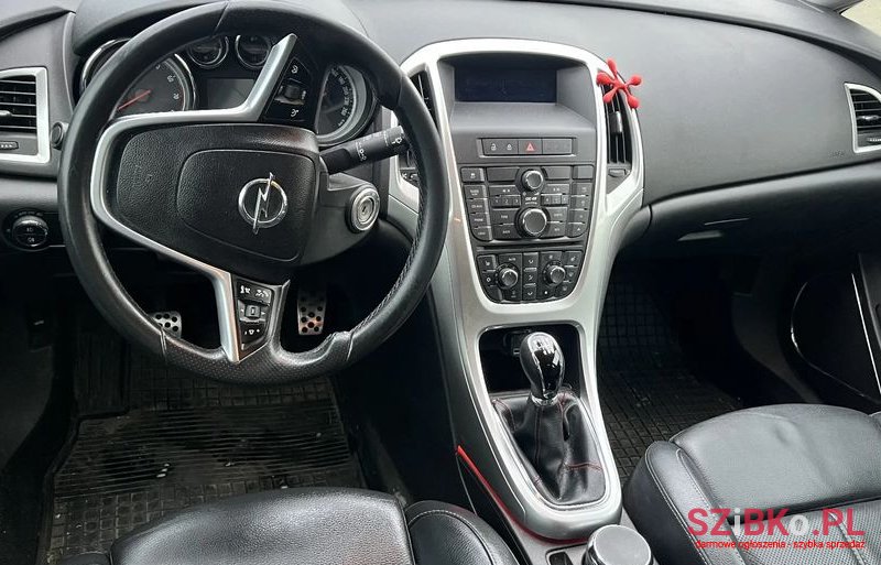 2010' Opel Astra Iv 1.6 T Cosmo photo #5