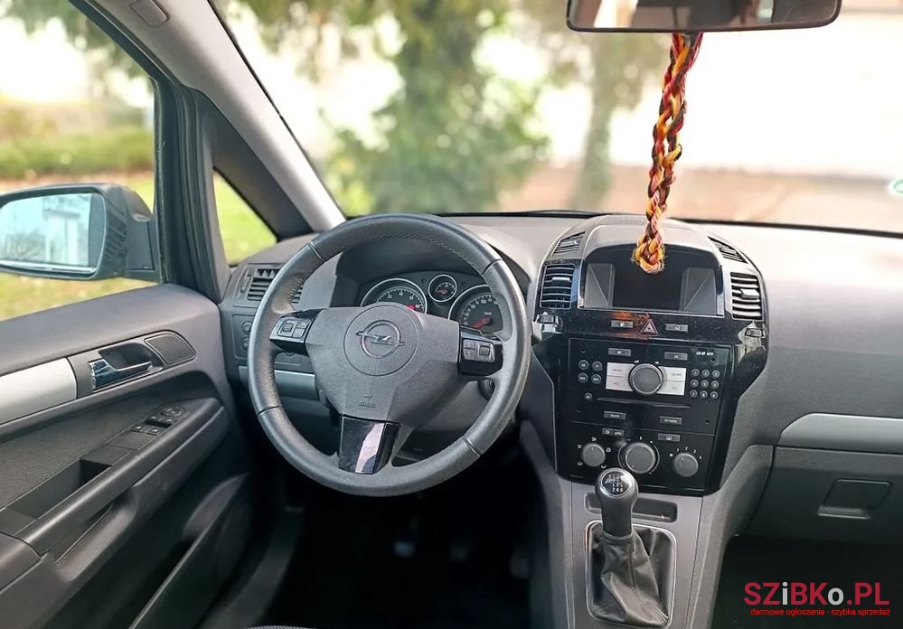 2011' Opel Zafira photo #5