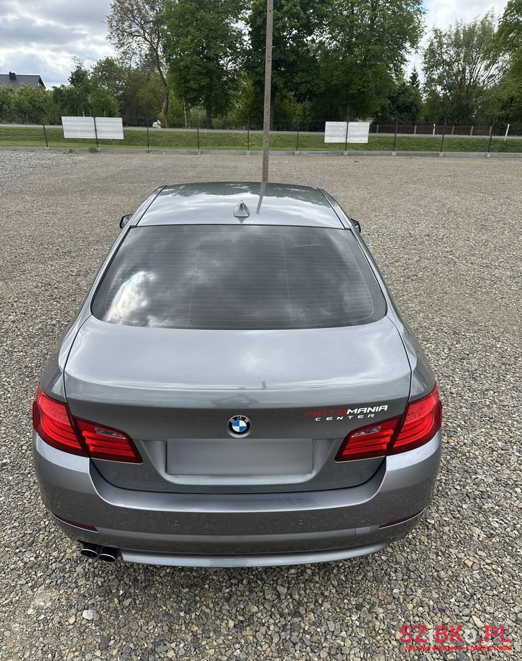 2011' BMW 5 Series photo #6