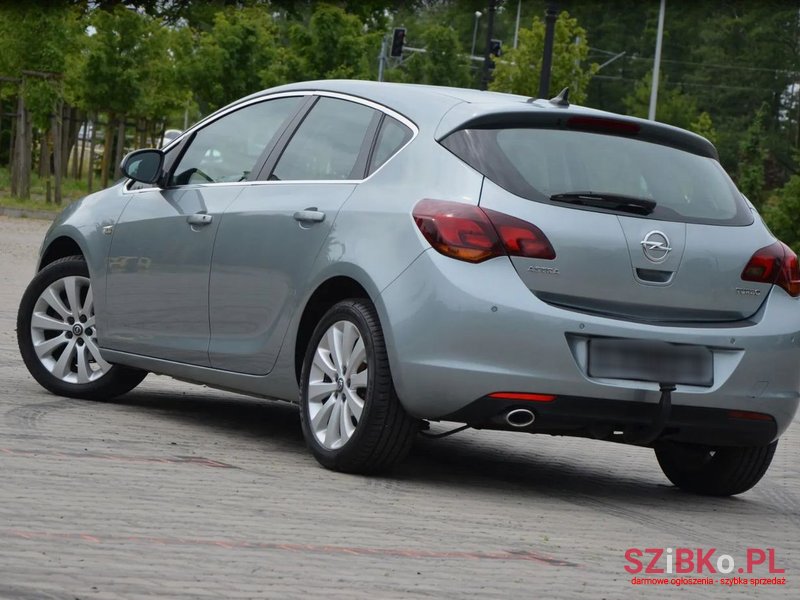 2010' Opel Astra photo #6