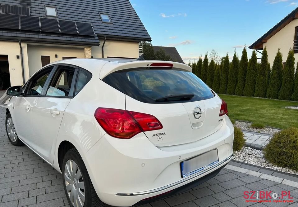 2014' Opel Astra photo #3