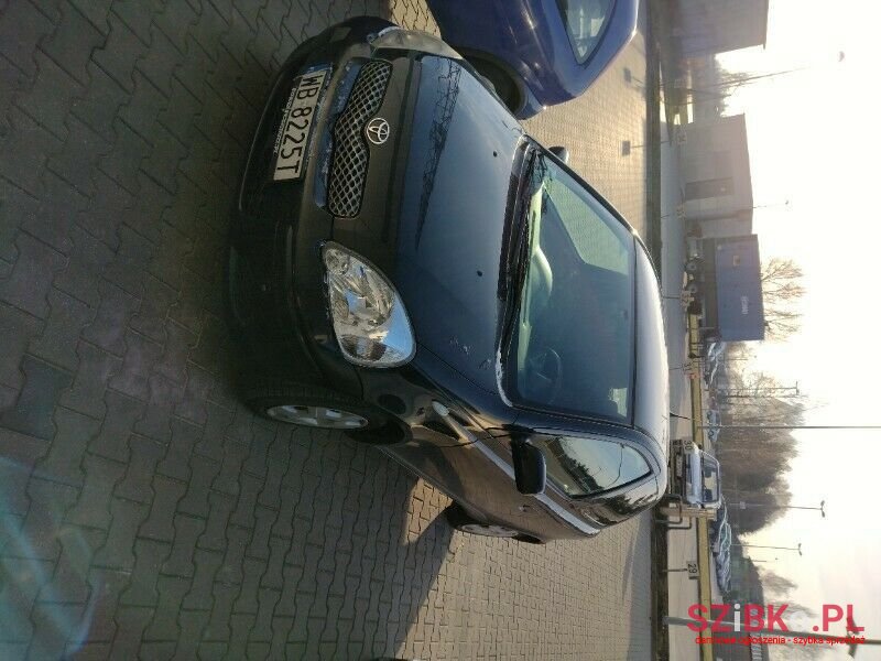 2004' Toyota Yaris photo #2