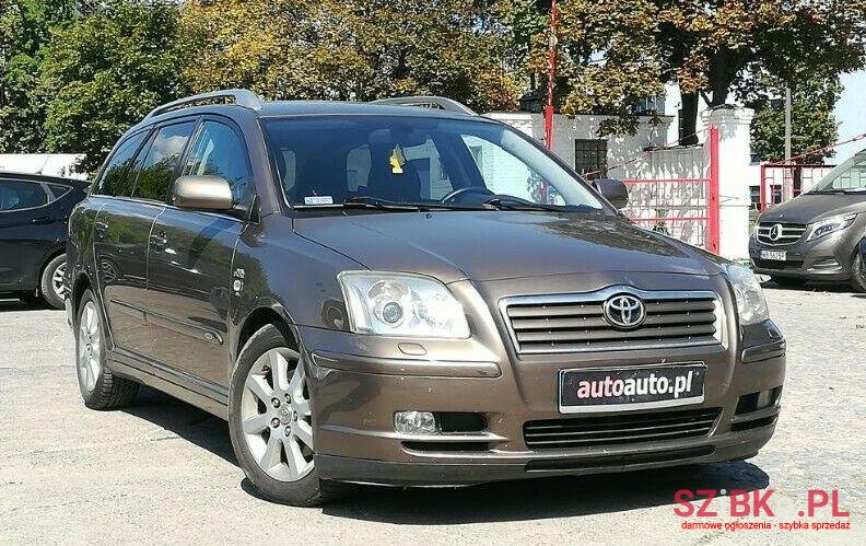 2005' Toyota Avensis photo #2
