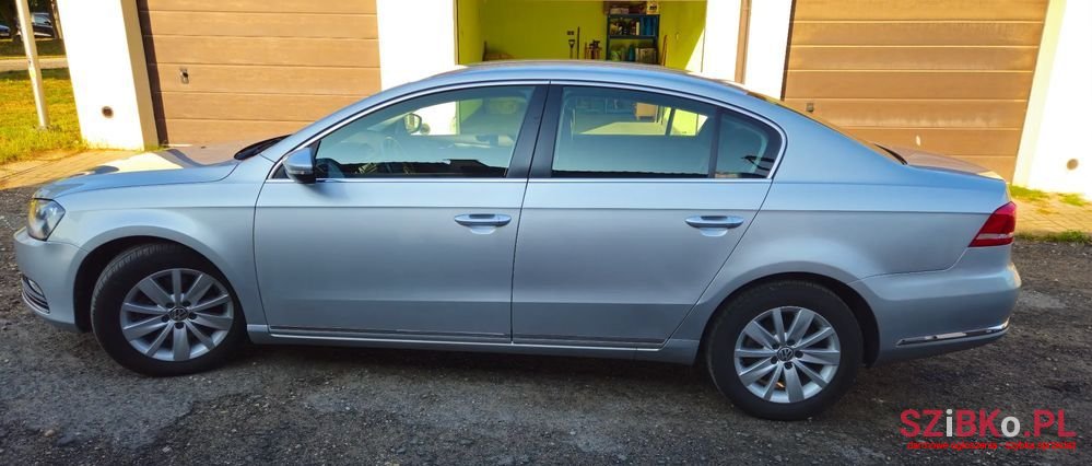 2010' Volkswagen Passat photo #3