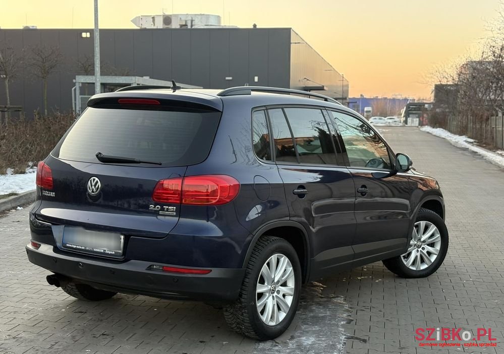 2011' Volkswagen Tiguan photo #5