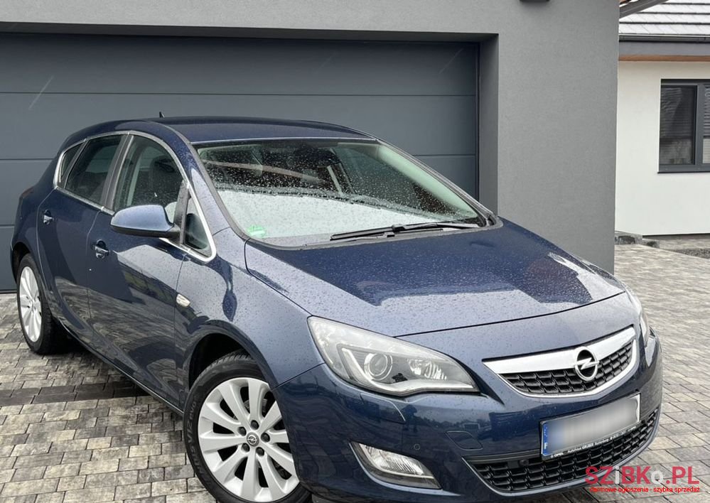 2010' Opel Astra photo #4