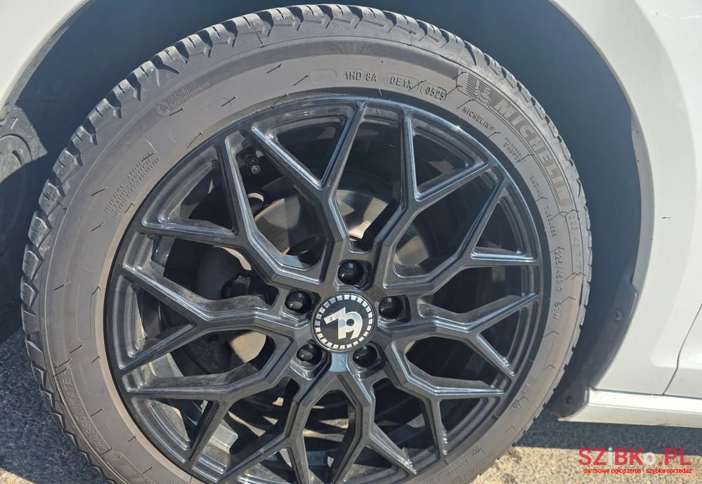 2018' Volkswagen Golf photo #6