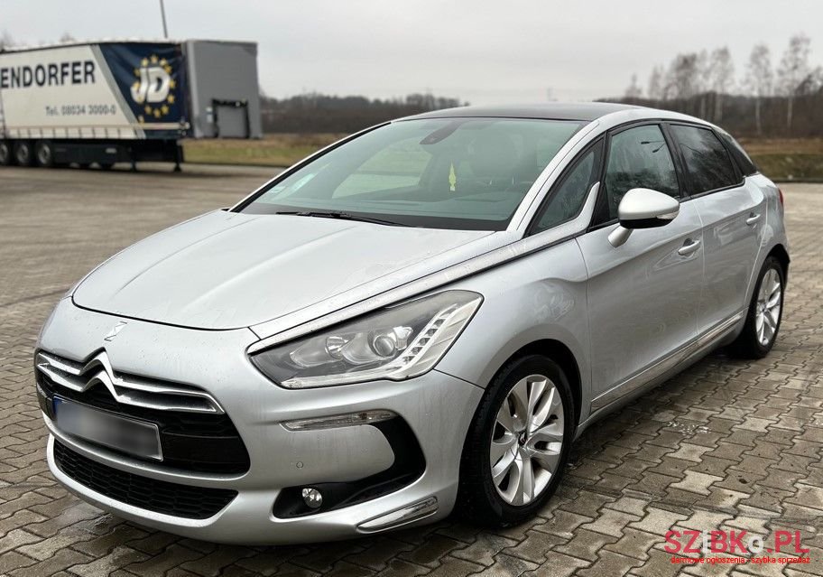 2012' Citroen DS5 photo #2